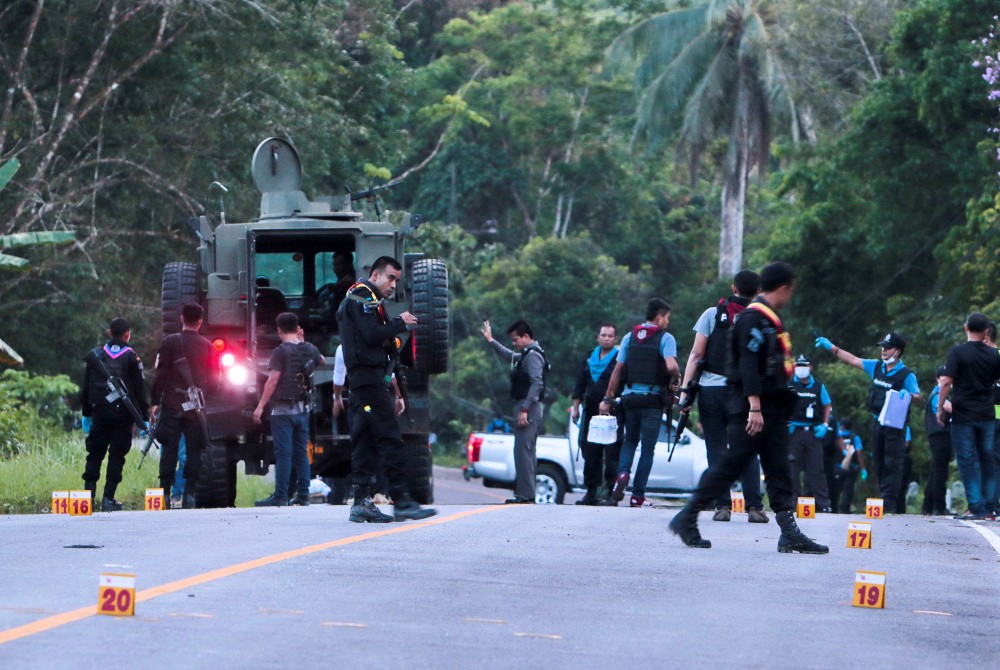 Thailand Roadside Bomb kills Police Officer, Injures Three Others